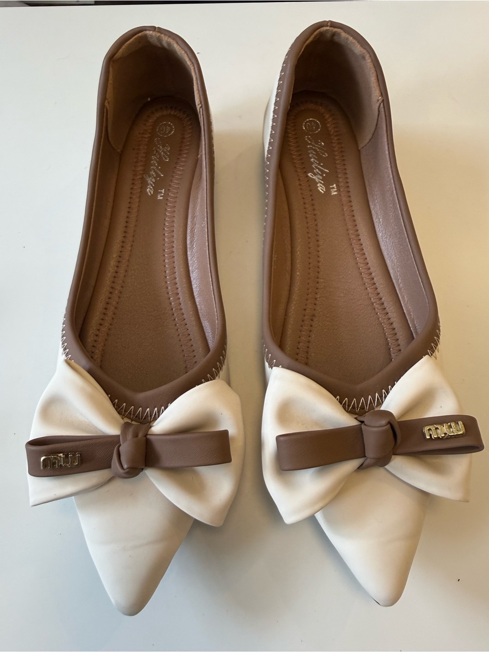 White & Brown bow detail flat